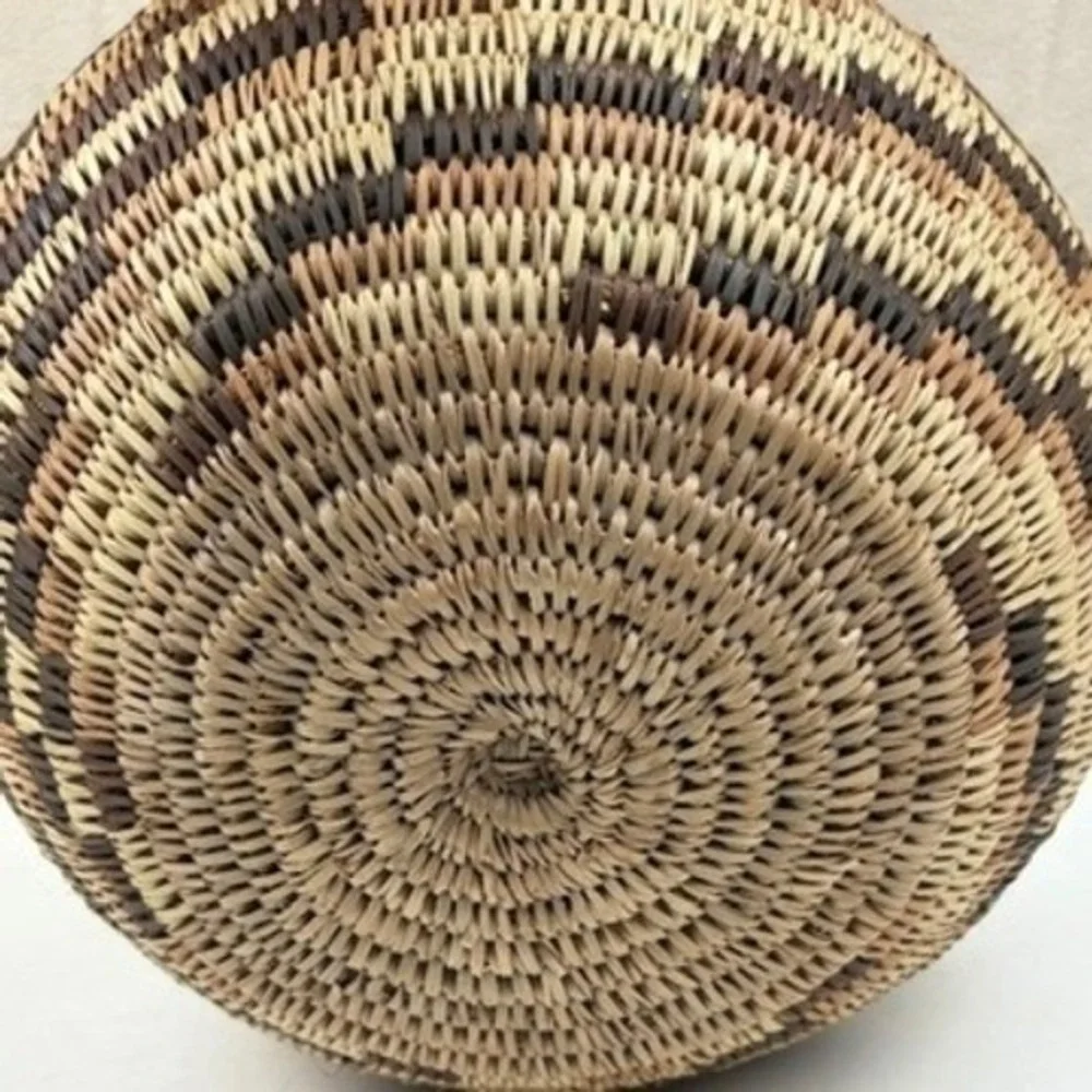 Papago‎ Coil Woven Polychrome Basket Native American Split Stitch 8in Stepped